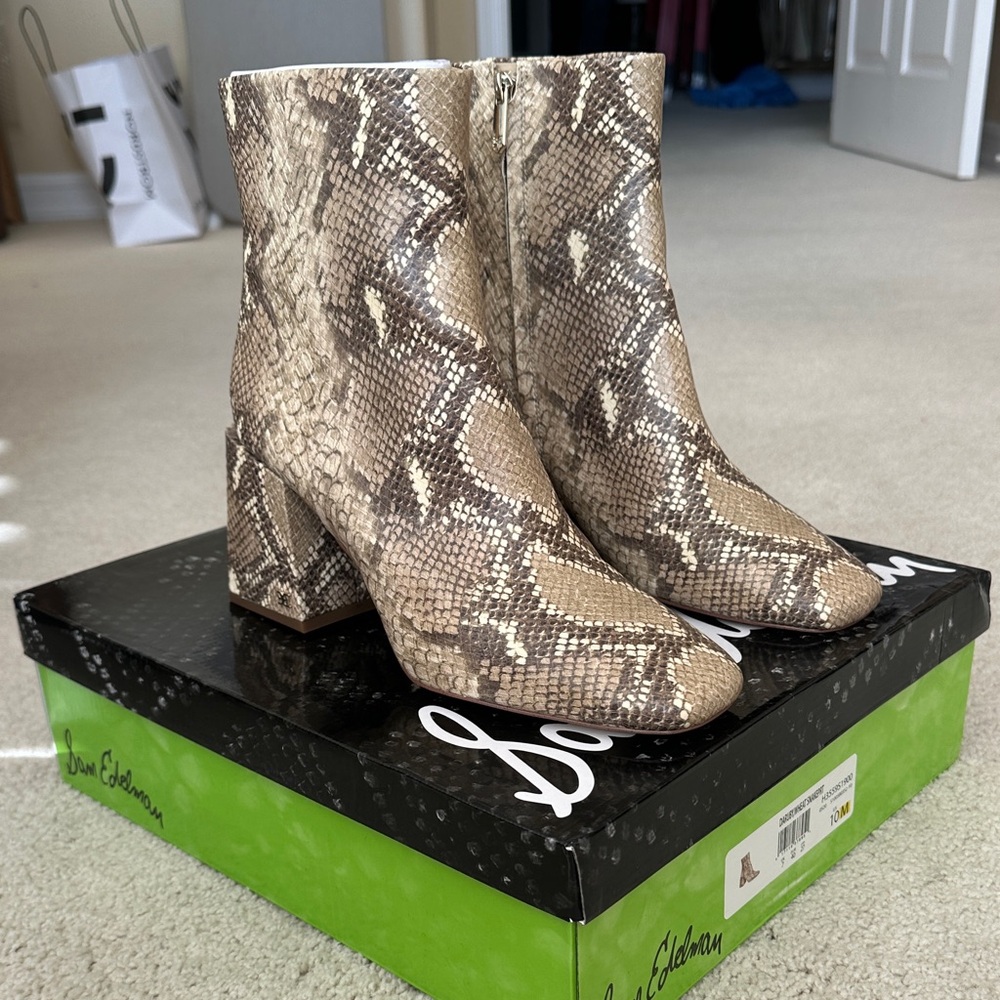 NWT Sam Edelman Tan and Cream Snake Print Ankle Booties